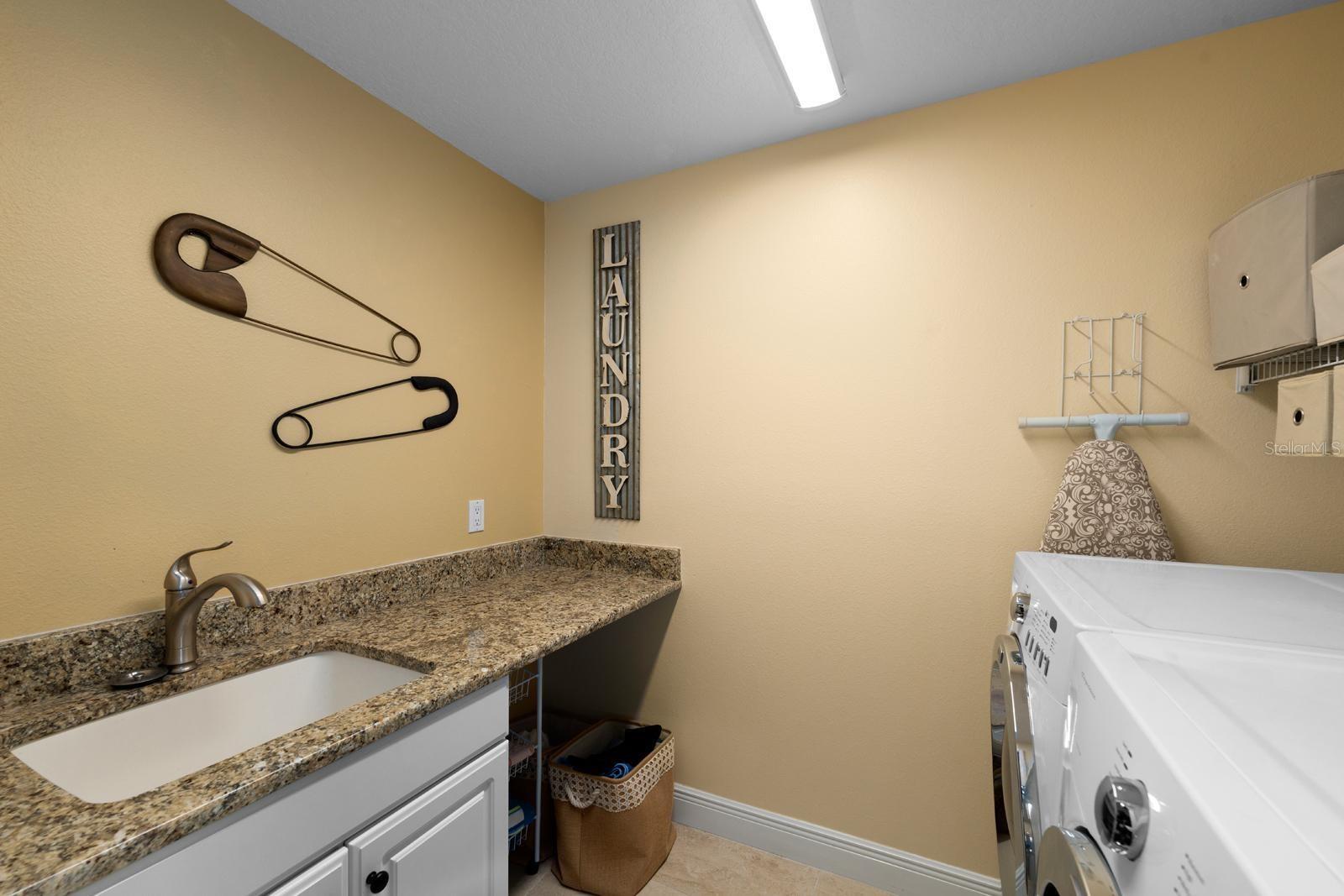 2102 GOLF MANOR BLVD, VALRICO, FL, 33596