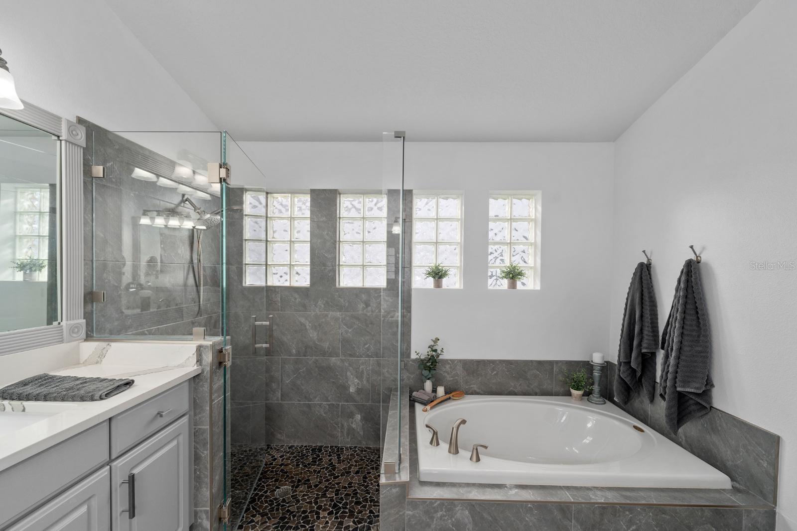 2102 GOLF MANOR BLVD, VALRICO, FL, 33596