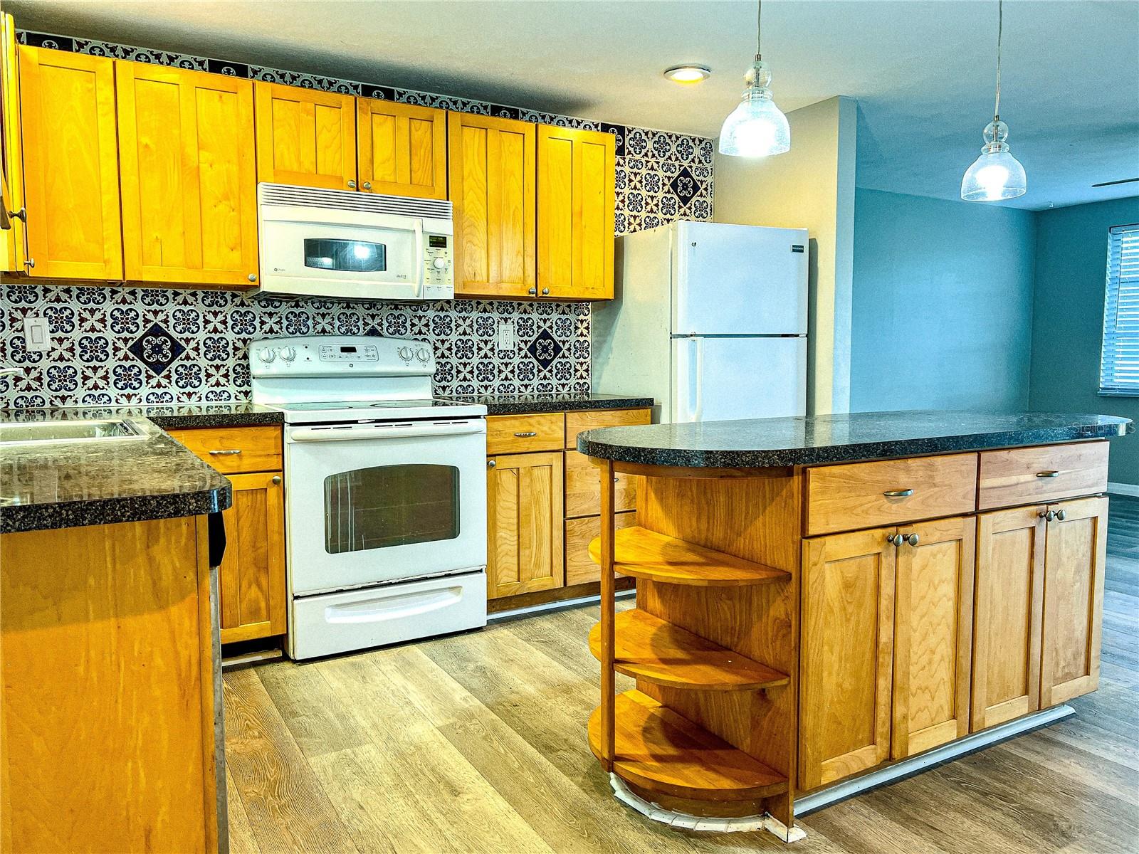 360 FLAMINGO RD, VENICE, FL, 34293