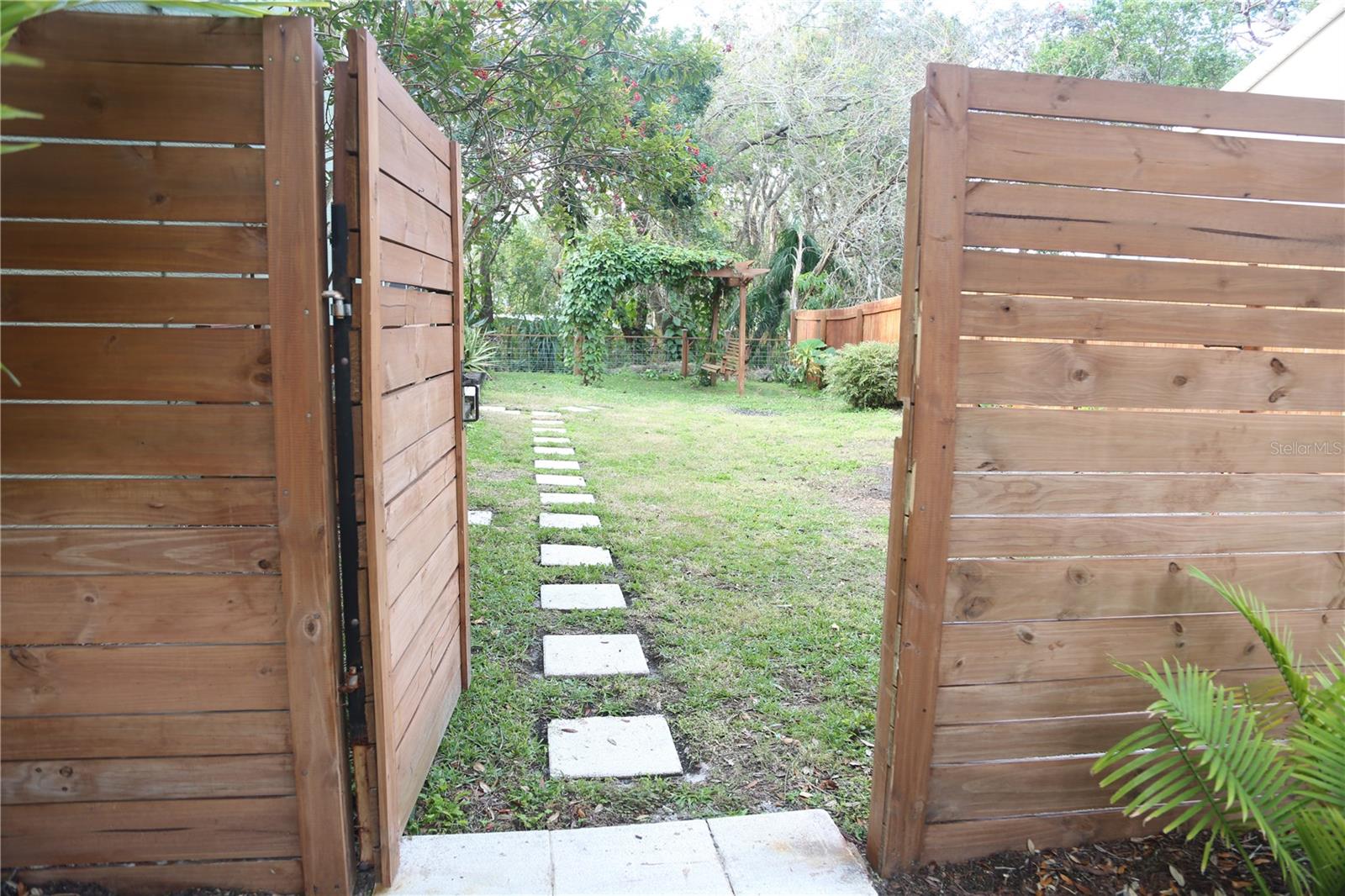 904 HUNTER LN, TARPON SPRINGS, FL, 34689