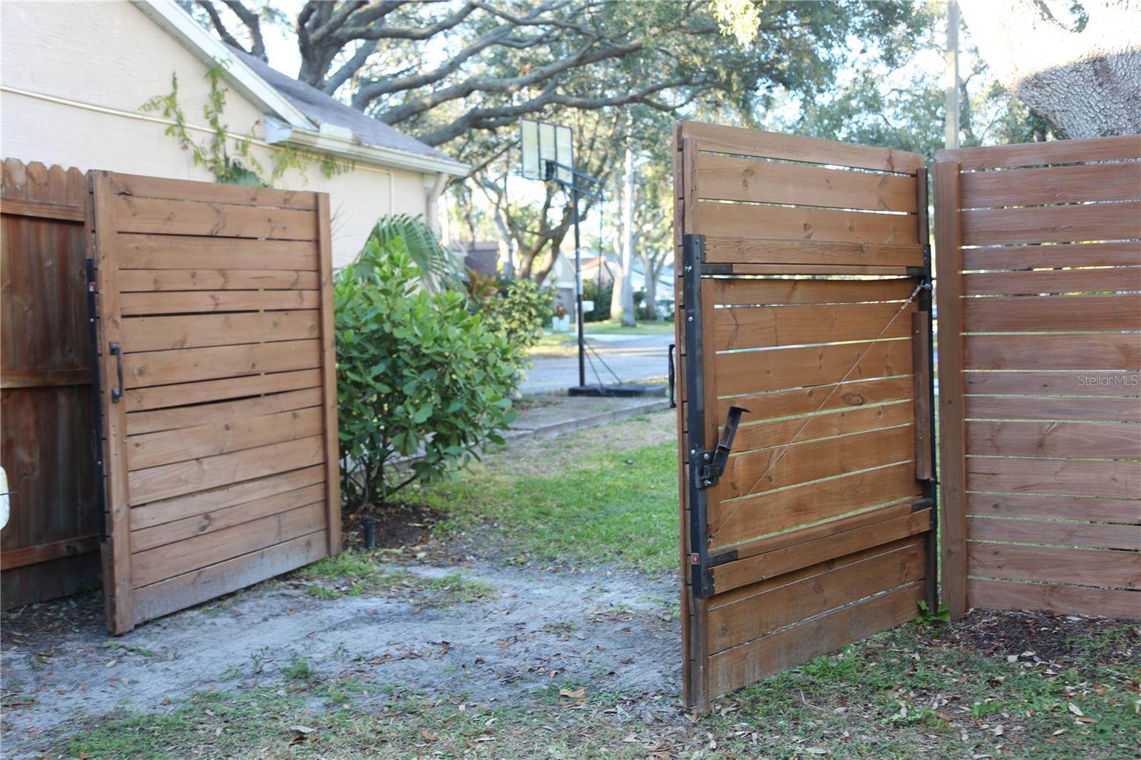 904 HUNTER LN, TARPON SPRINGS, FL, 34689