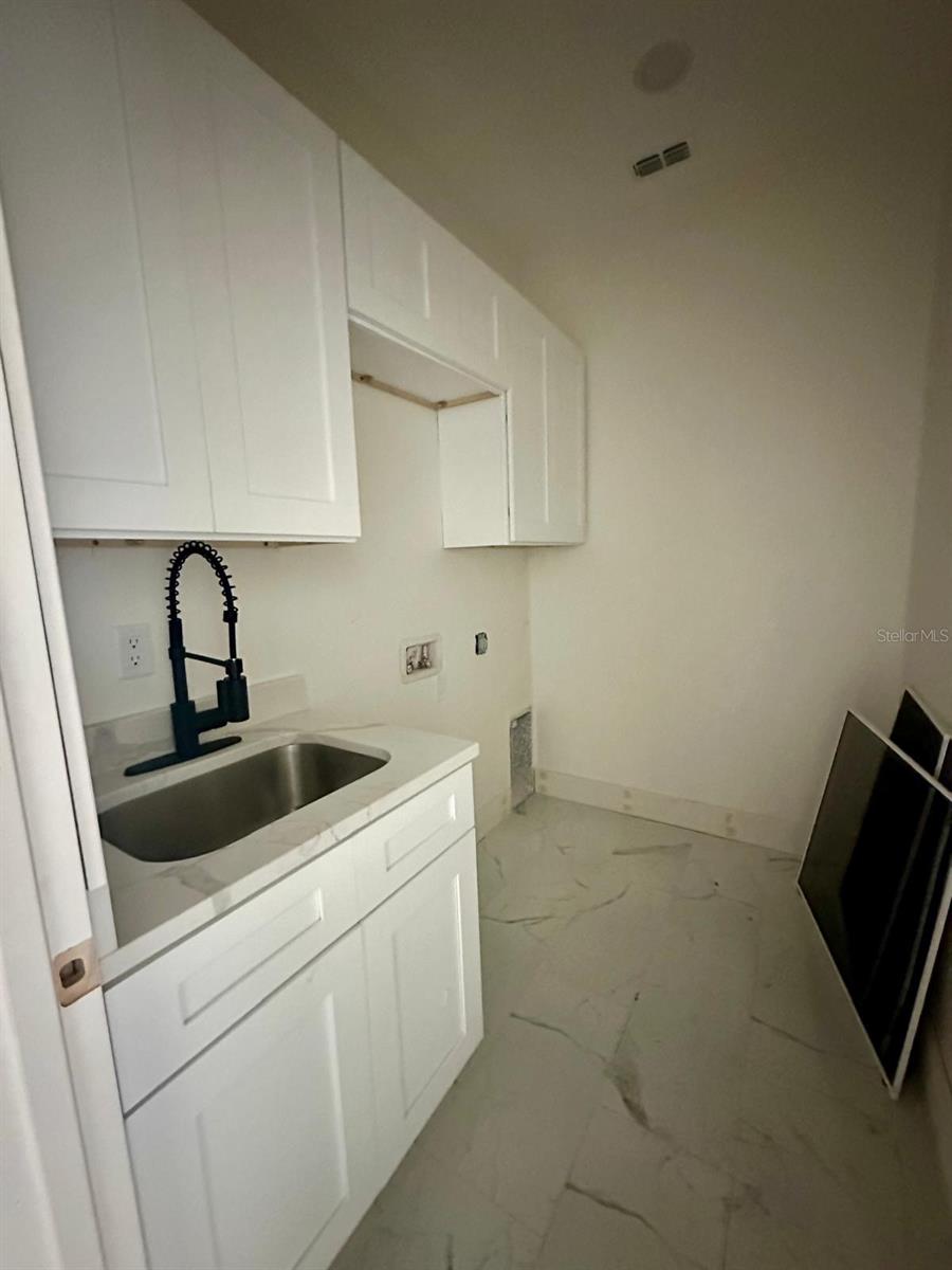 8206 N MARKS ST, TAMPA, FL, 33604