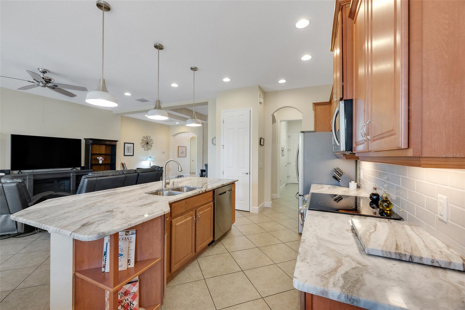 1649 EMERALD DUNES DR, SUN CITY CENTER, FL, 33573