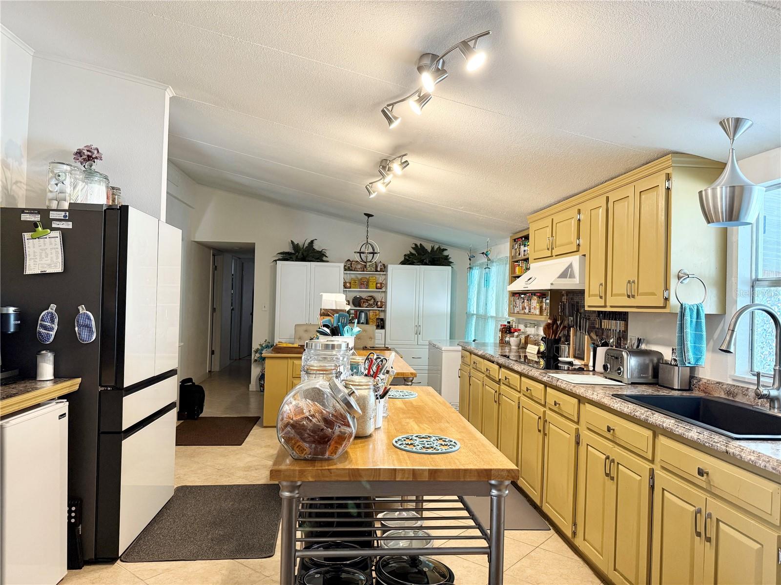 10538 BAY HILLS CIR, THONOTOSASSA, FL, 33592