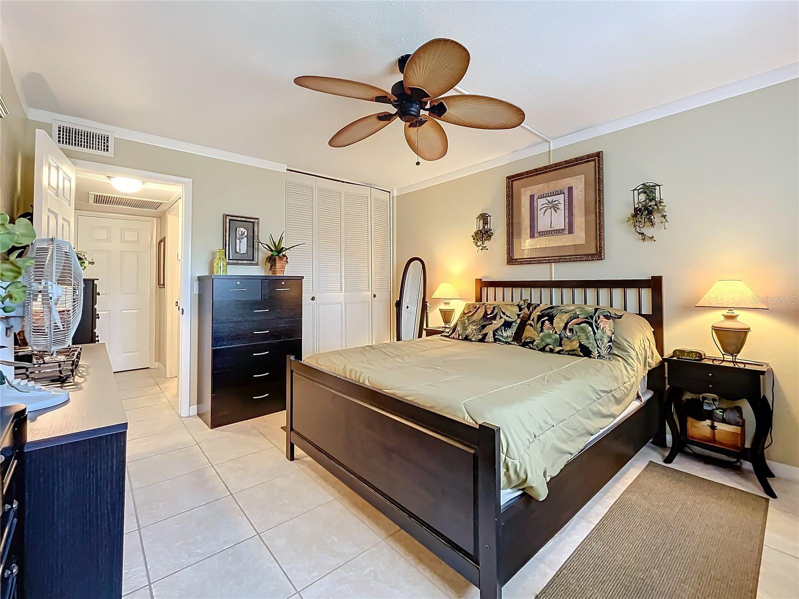 2750 E BAY DR #3B, LARGO, FL, 33771