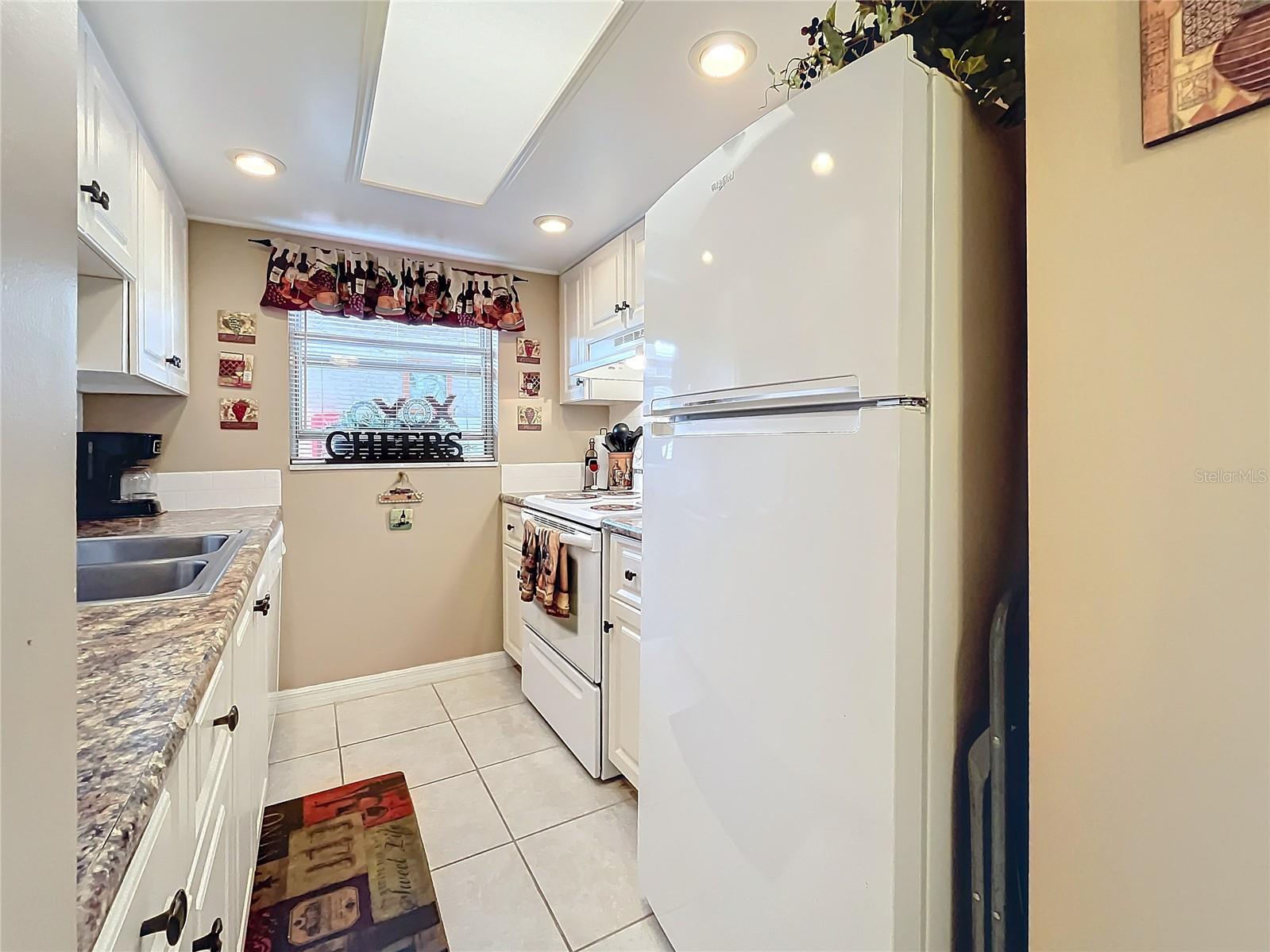 2750 E BAY DR #3B, LARGO, FL, 33771