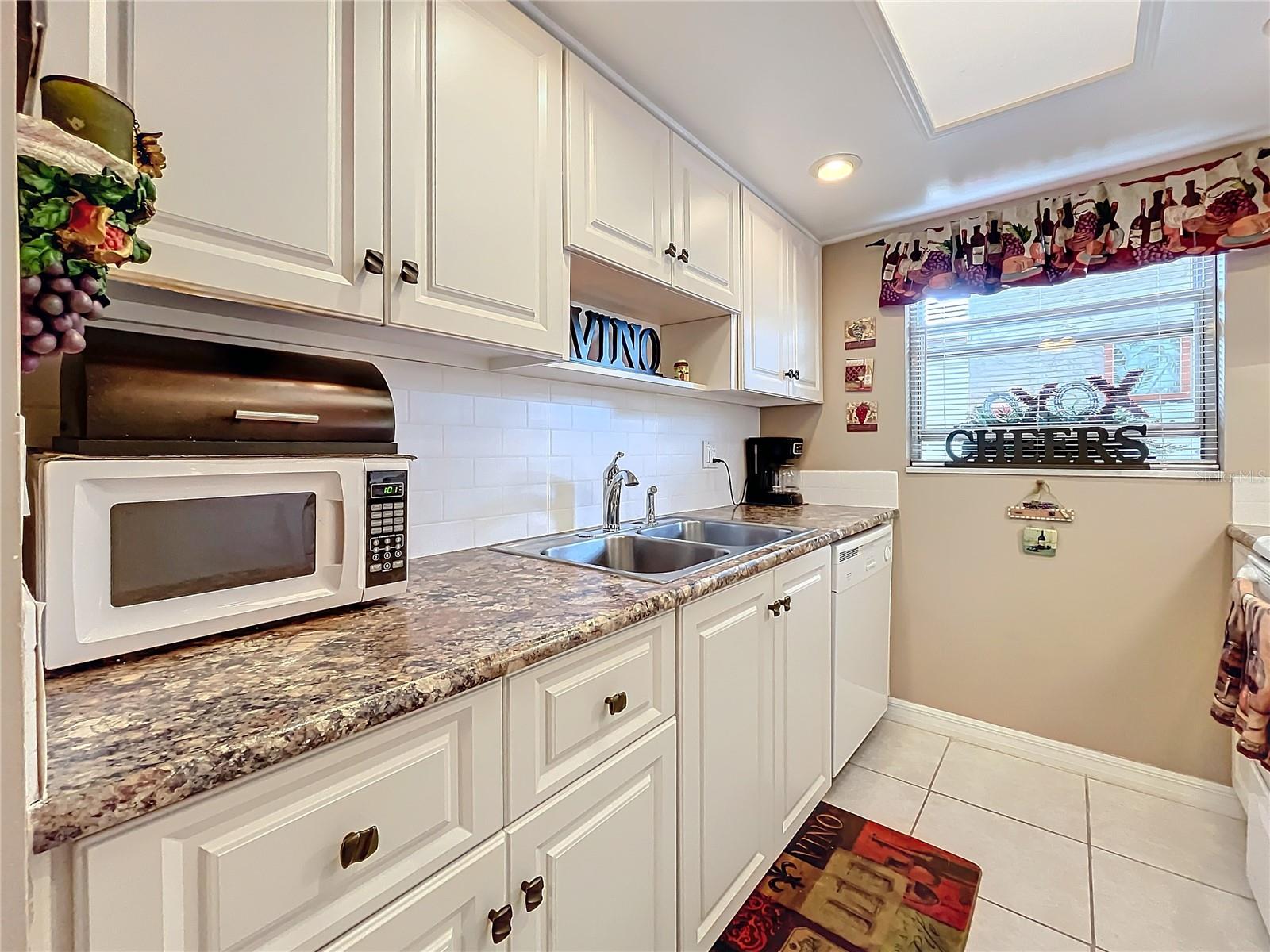 2750 E BAY DR #3B, LARGO, FL, 33771