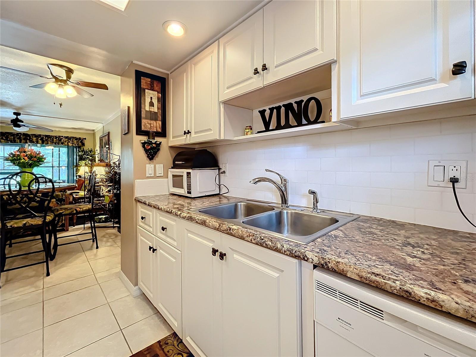 2750 E BAY DR #3B, LARGO, FL, 33771