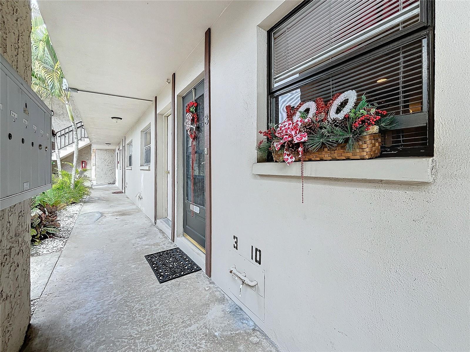 2750 E BAY DR #3B, LARGO, FL, 33771