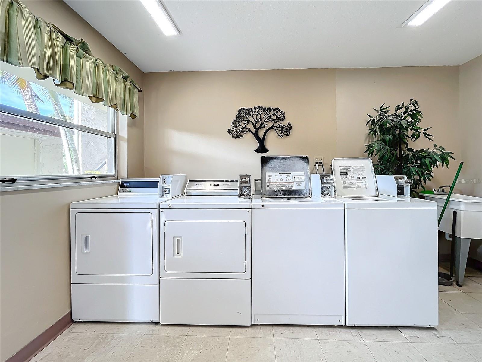 2750 E BAY DR #3B, LARGO, FL, 33771