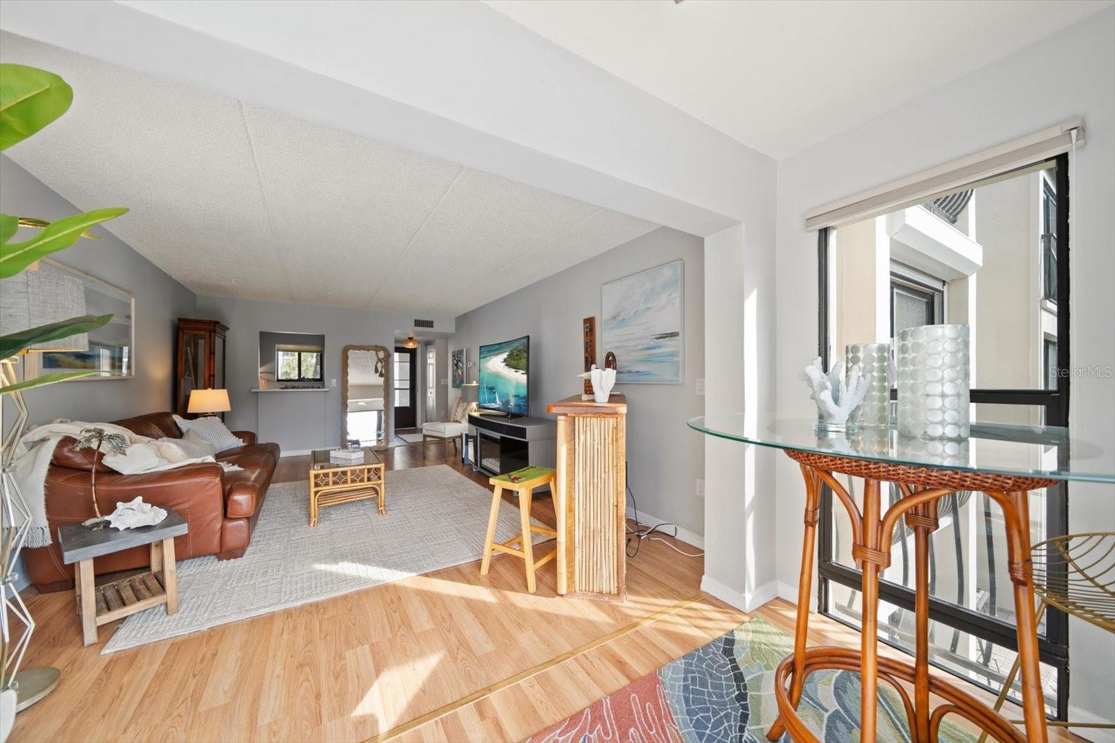 845 S GULFVIEW BLVD #208, CLEARWATER BEACH, FL, 33767