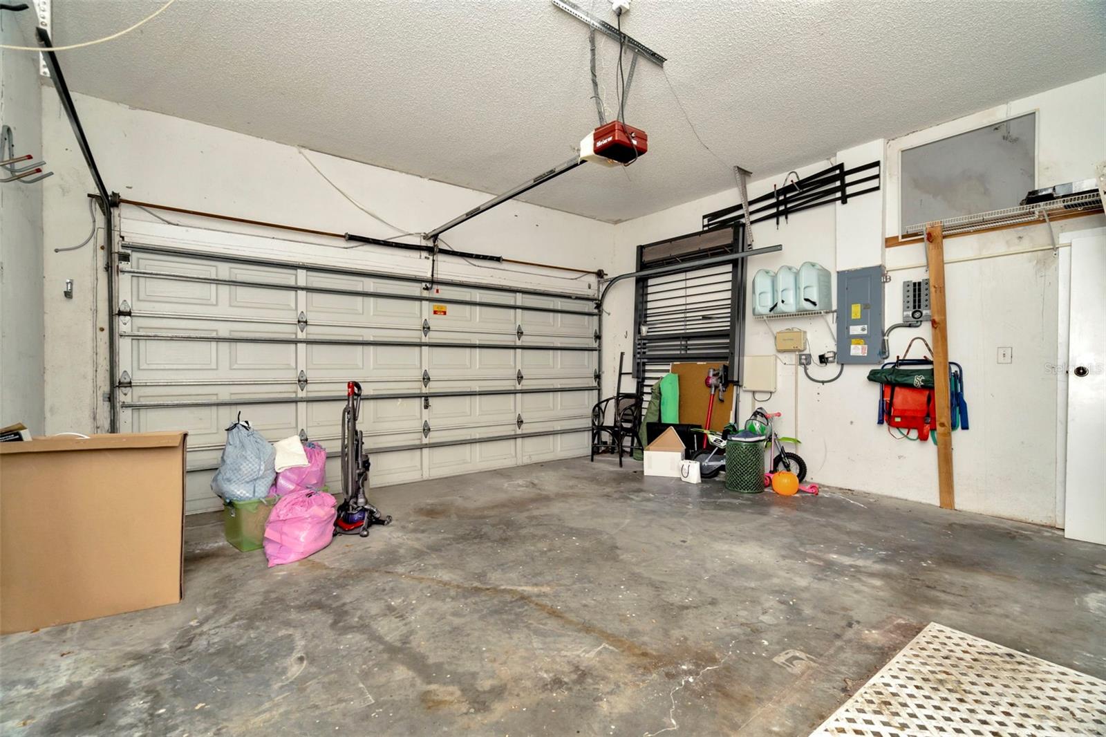 9311 HAMPSHIRE PARK DR, TAMPA, FL, 33647