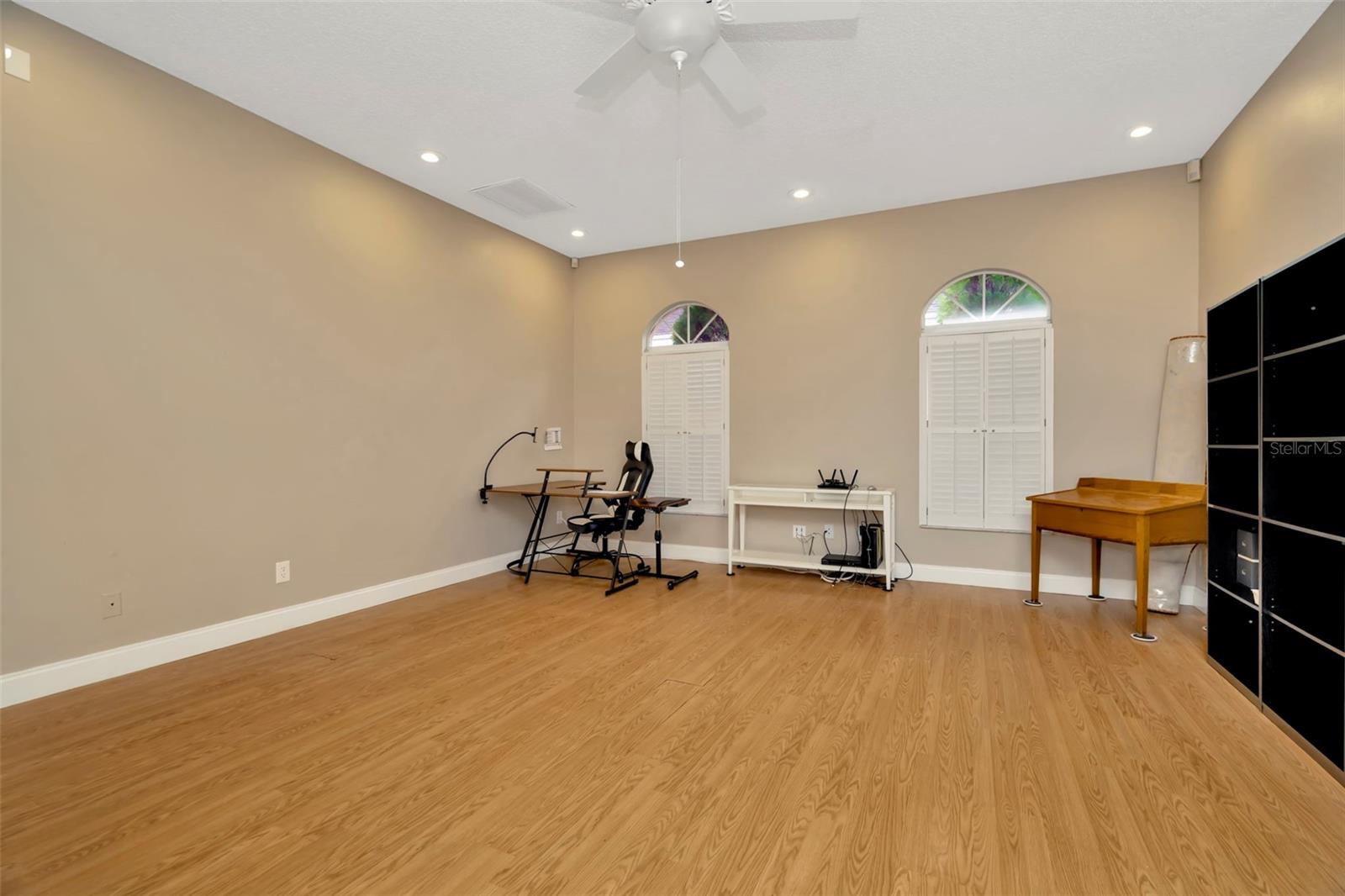 9311 HAMPSHIRE PARK DR, TAMPA, FL, 33647