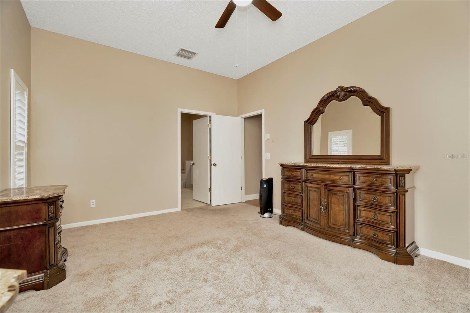 9311 HAMPSHIRE PARK DR, TAMPA, FL, 33647