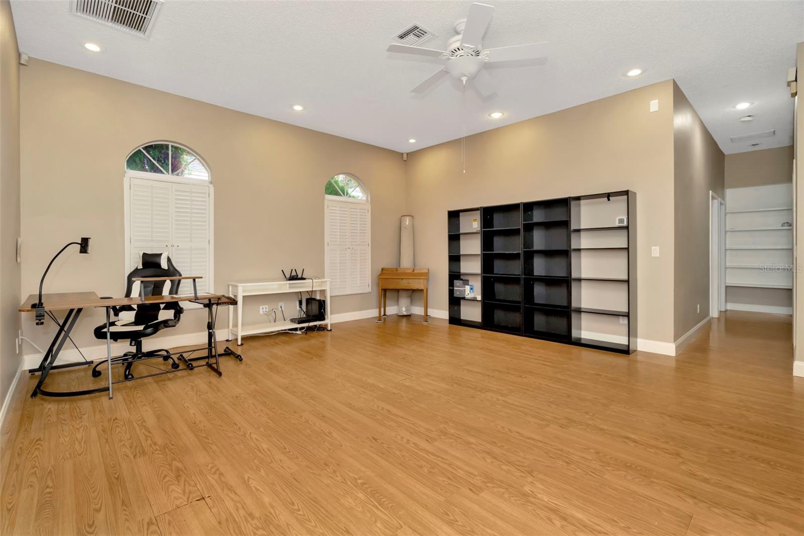 9311 HAMPSHIRE PARK DR, TAMPA, FL, 33647