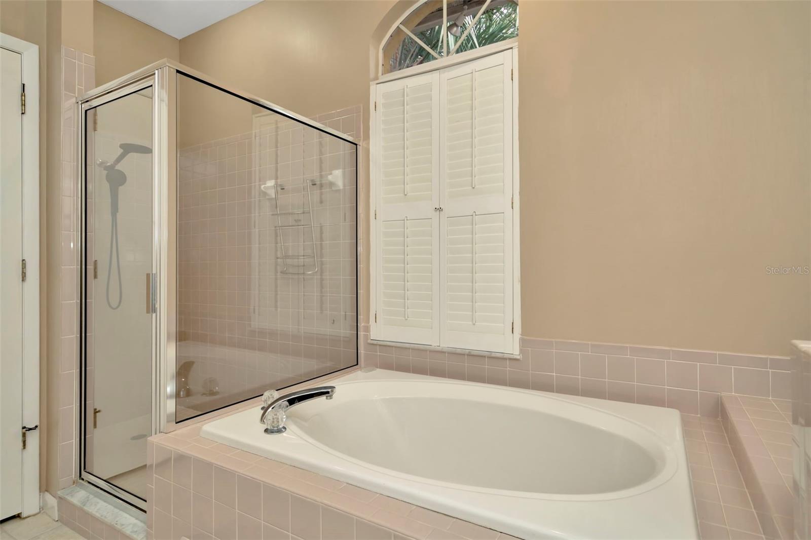 9311 HAMPSHIRE PARK DR, TAMPA, FL, 33647