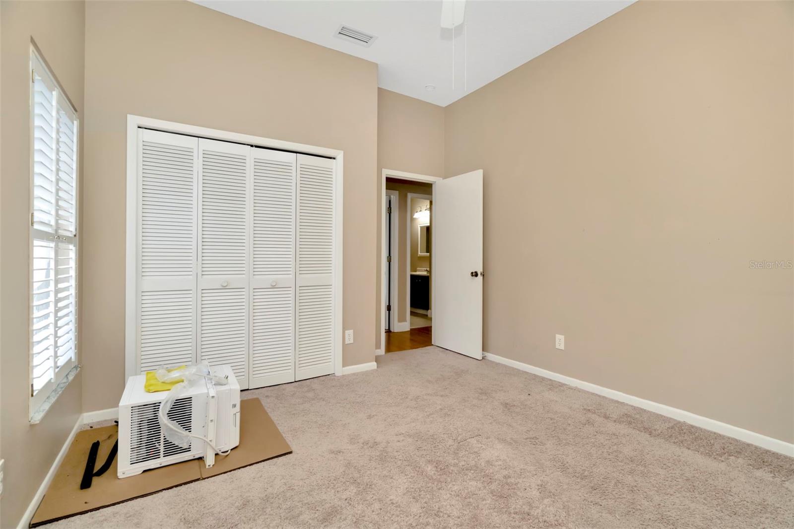 9311 HAMPSHIRE PARK DR, TAMPA, FL, 33647