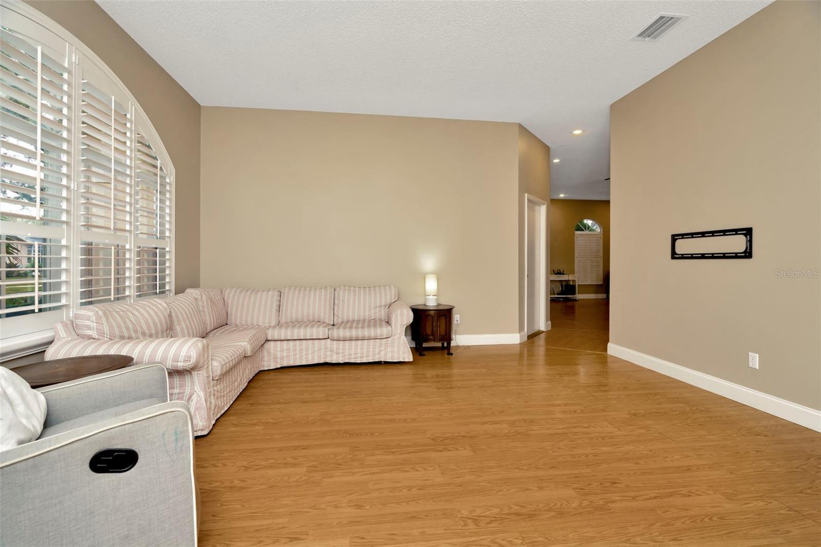 9311 HAMPSHIRE PARK DR, TAMPA, FL, 33647