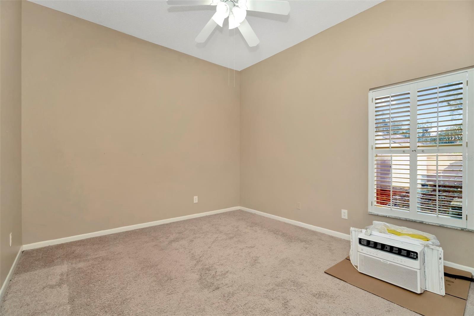 9311 HAMPSHIRE PARK DR, TAMPA, FL, 33647