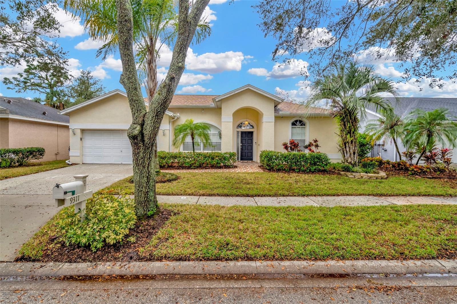 9311 HAMPSHIRE PARK DR, TAMPA, FL, 33647
