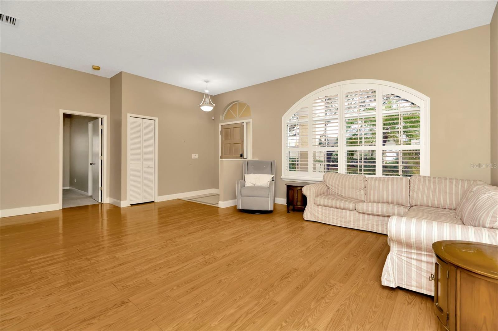 9311 HAMPSHIRE PARK DR, TAMPA, FL, 33647