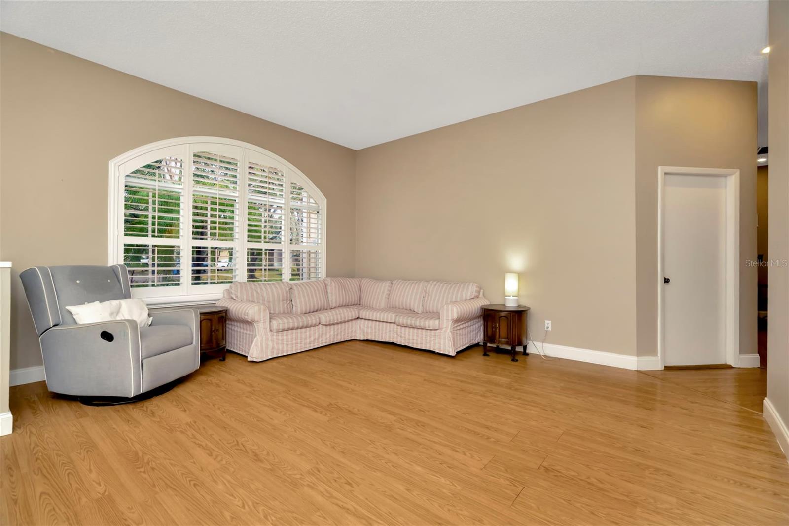 9311 HAMPSHIRE PARK DR, TAMPA, FL, 33647
