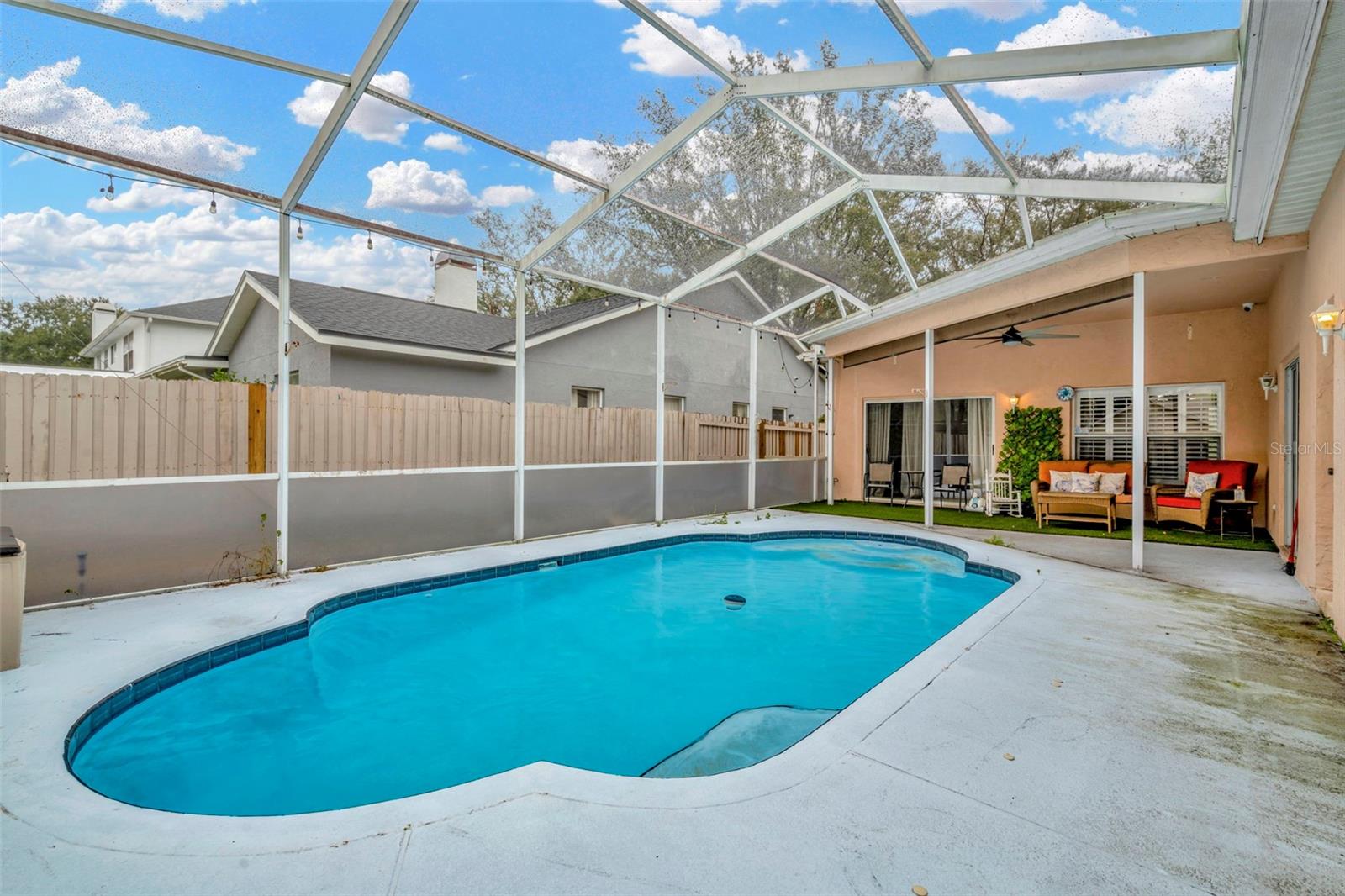 9311 HAMPSHIRE PARK DR, TAMPA, FL, 33647