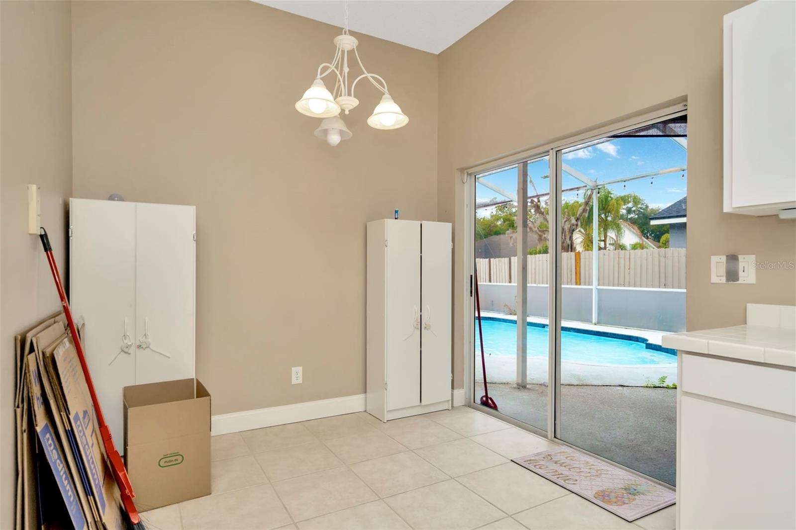9311 HAMPSHIRE PARK DR, TAMPA, FL, 33647