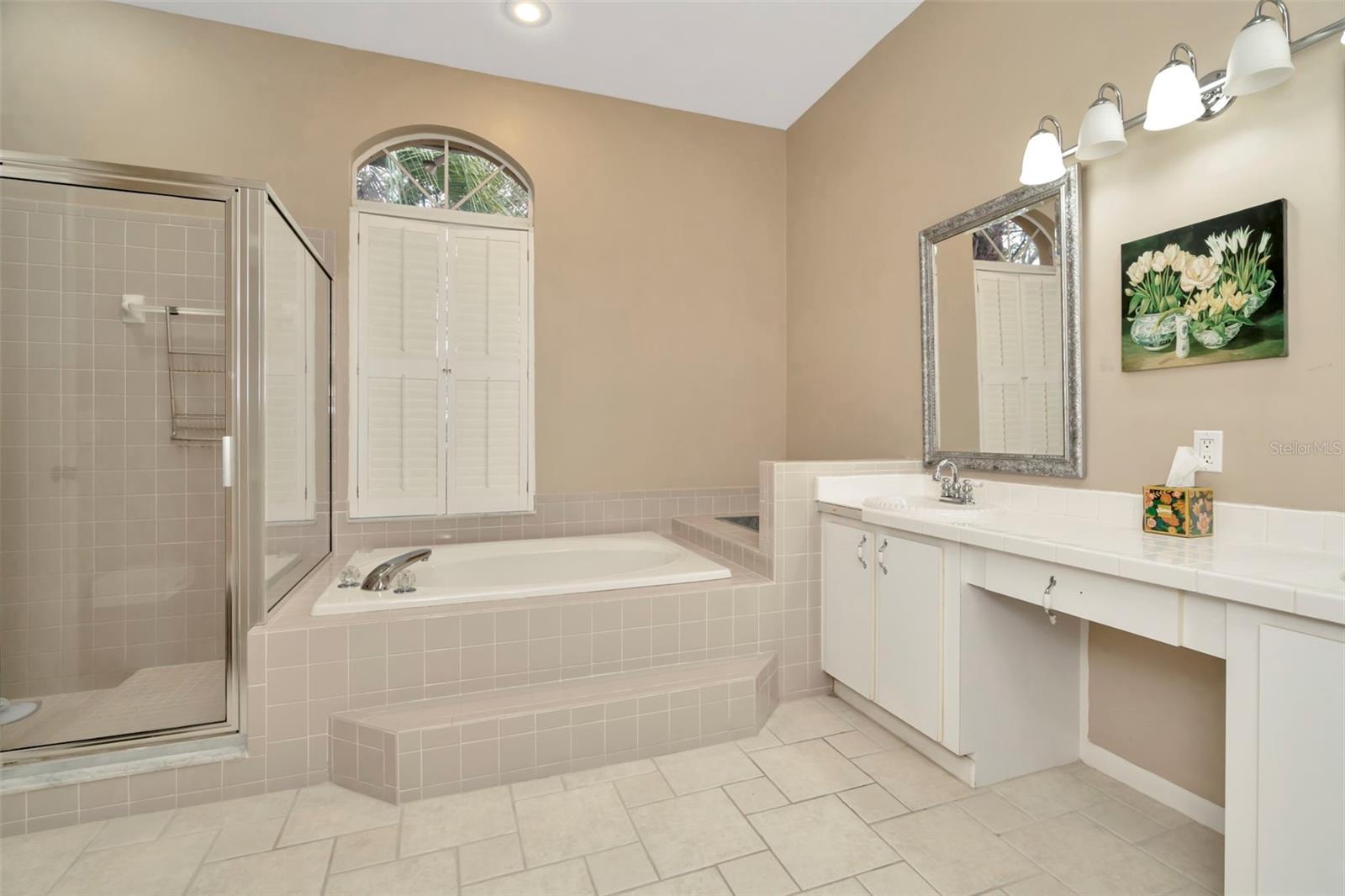 9311 HAMPSHIRE PARK DR, TAMPA, FL, 33647