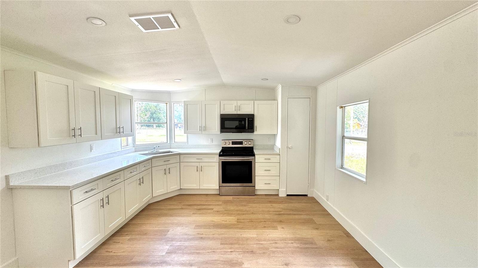 354 CENTER DR, DELAND, FL, 32724