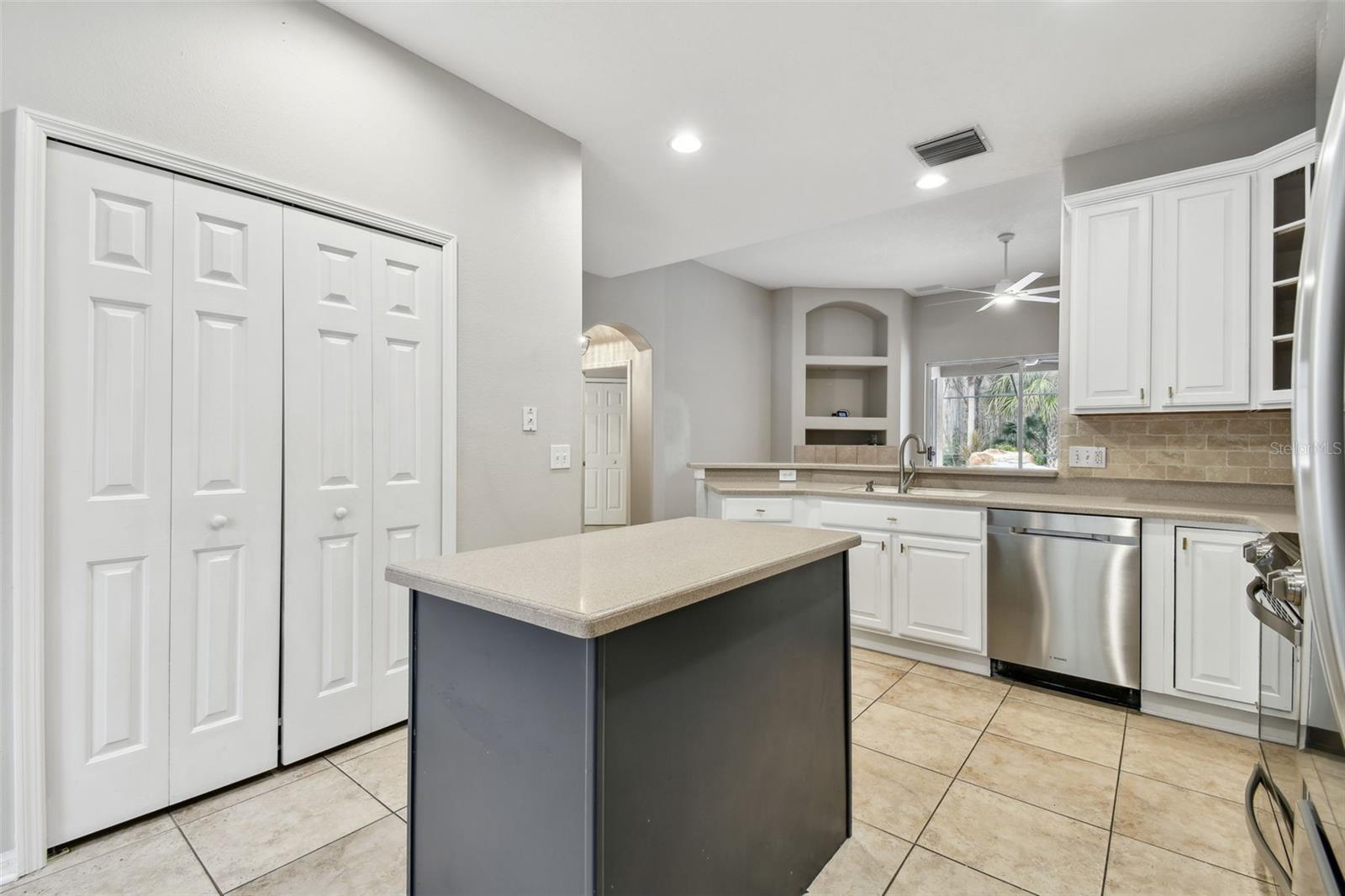 8106 KENDELWICK CT, TAMPA, FL, 33647
