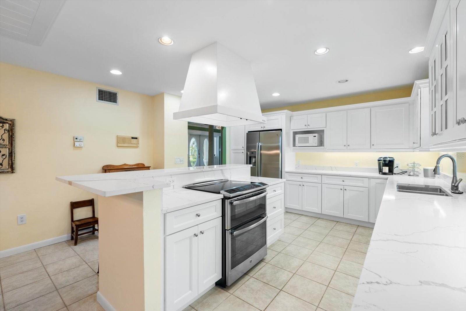 7056 HAWKS HARBOR CIR, BRADENTON, FL, 34207