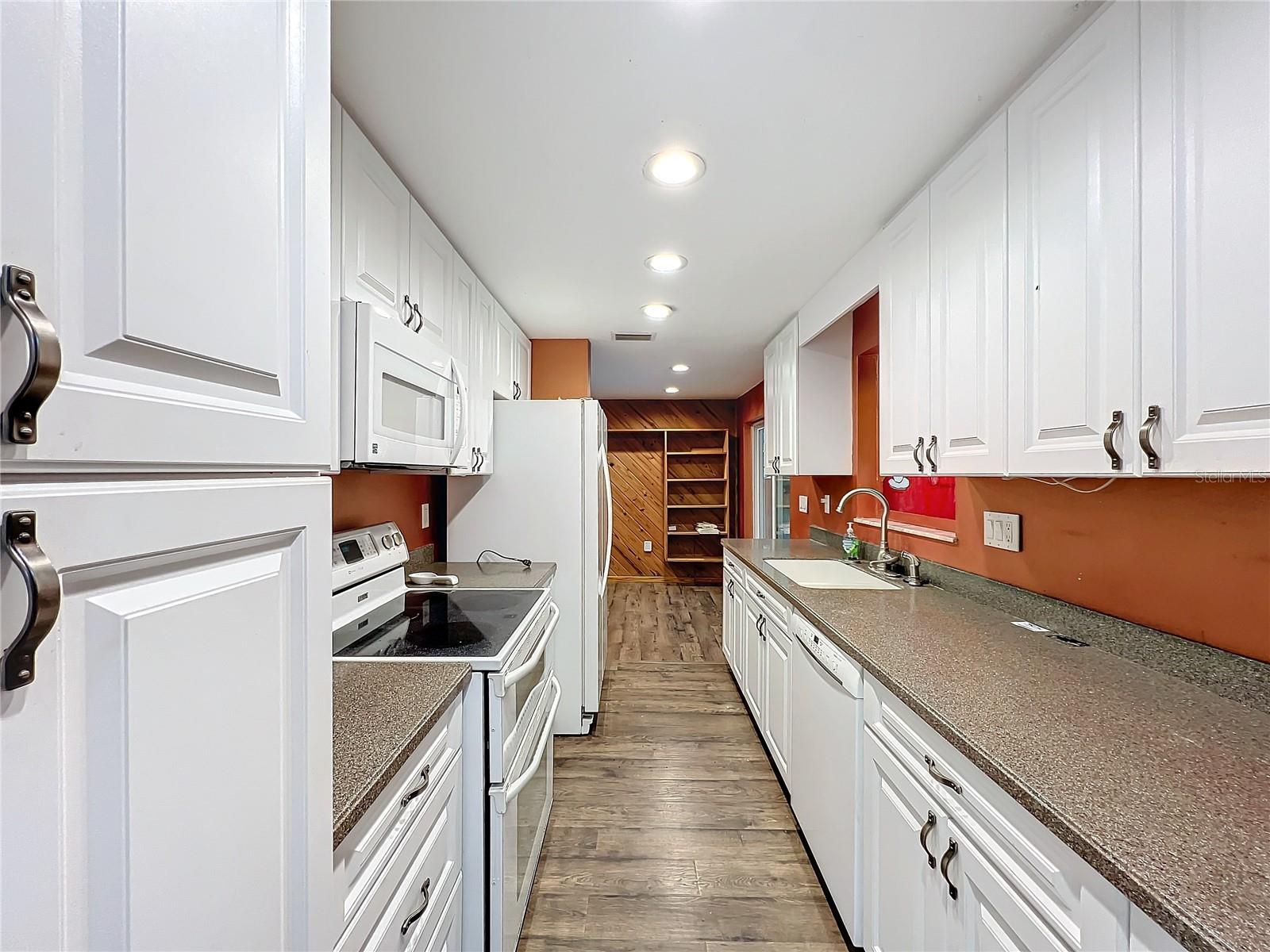 70 HORTON CIR, SARASOTA, FL, 34232
