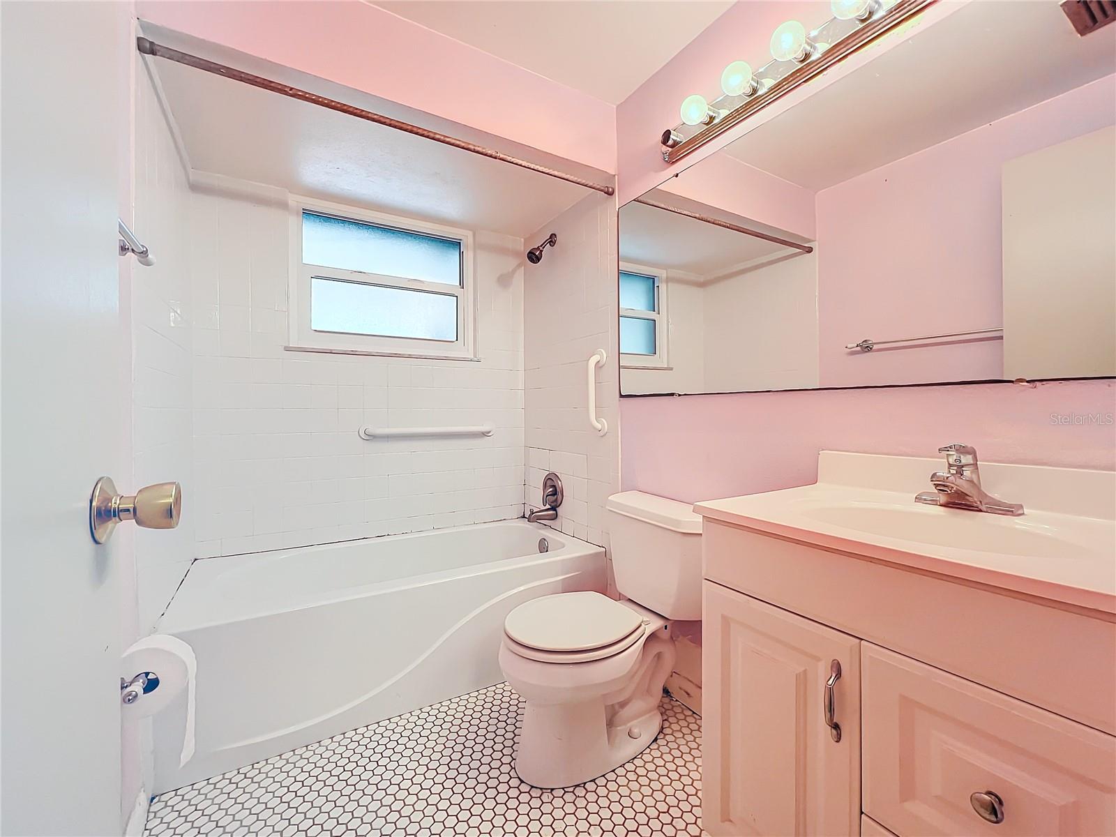 70 HORTON CIR, SARASOTA, FL, 34232