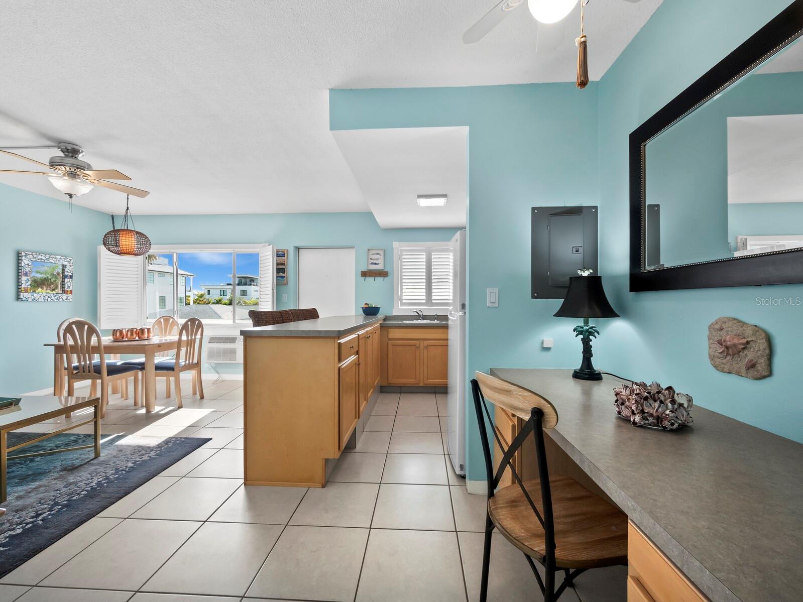 475 BENJAMIN FRANKLIN DR #215, SARASOTA, FL, 34236