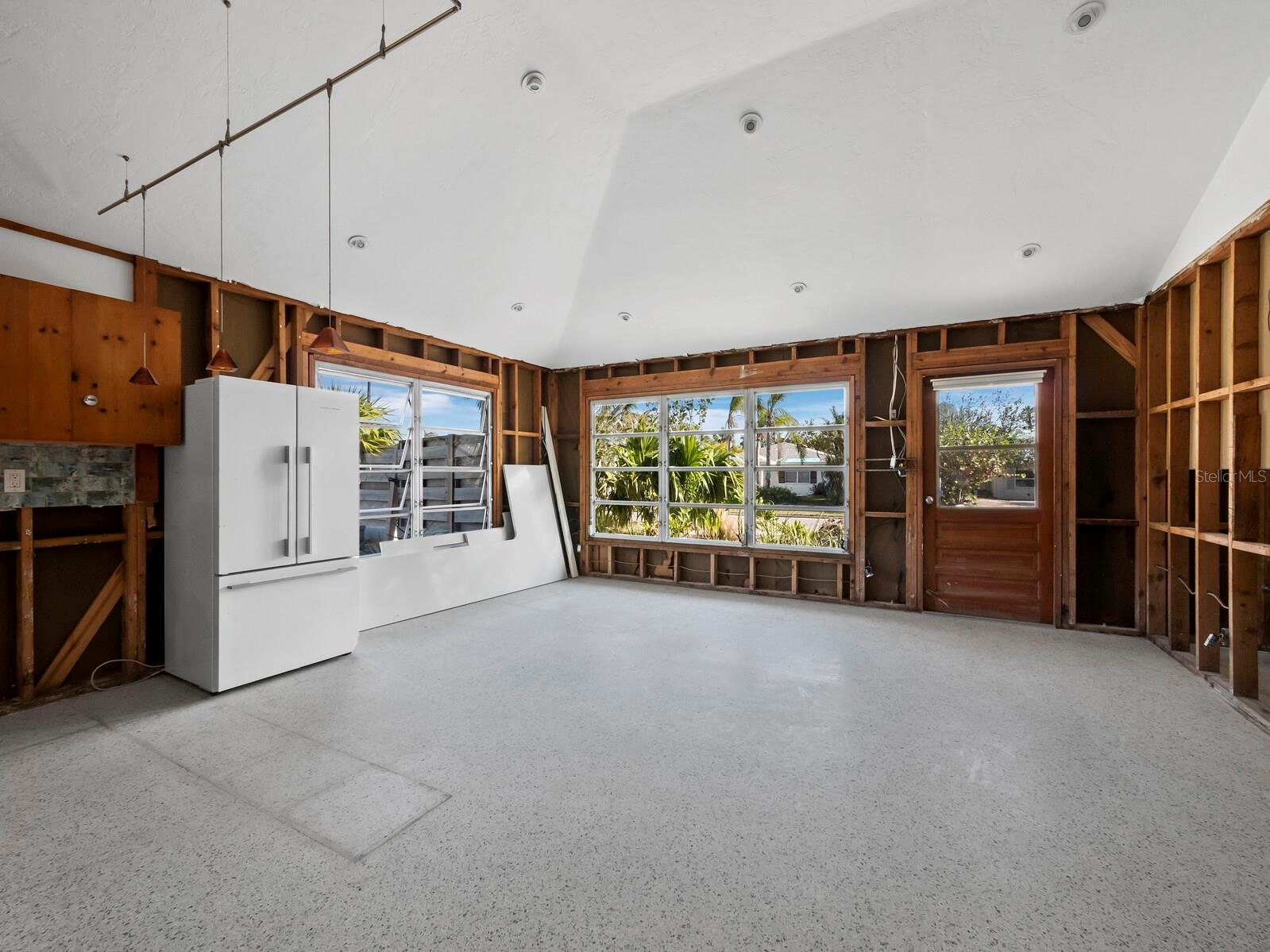 711 RUSSELL ST, LONGBOAT KEY, FL, 34228