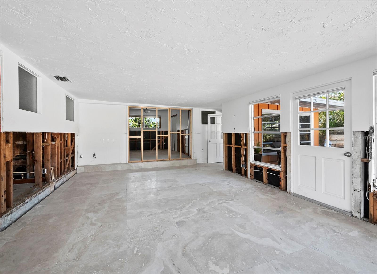 711 RUSSELL ST, LONGBOAT KEY, FL, 34228