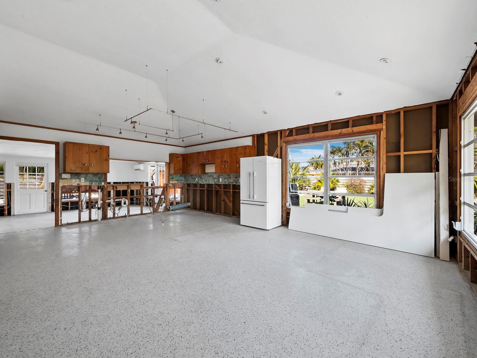 711 RUSSELL ST, LONGBOAT KEY, FL, 34228