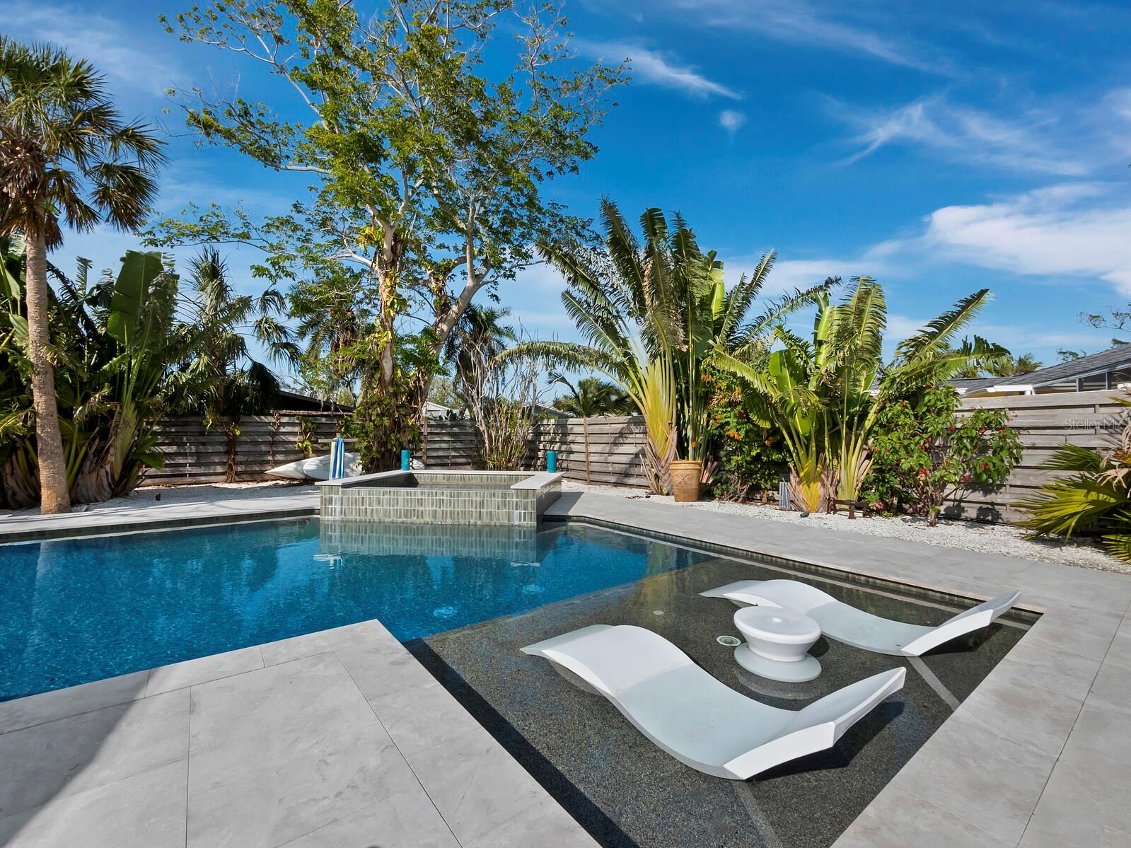 711 RUSSELL ST, LONGBOAT KEY, FL, 34228