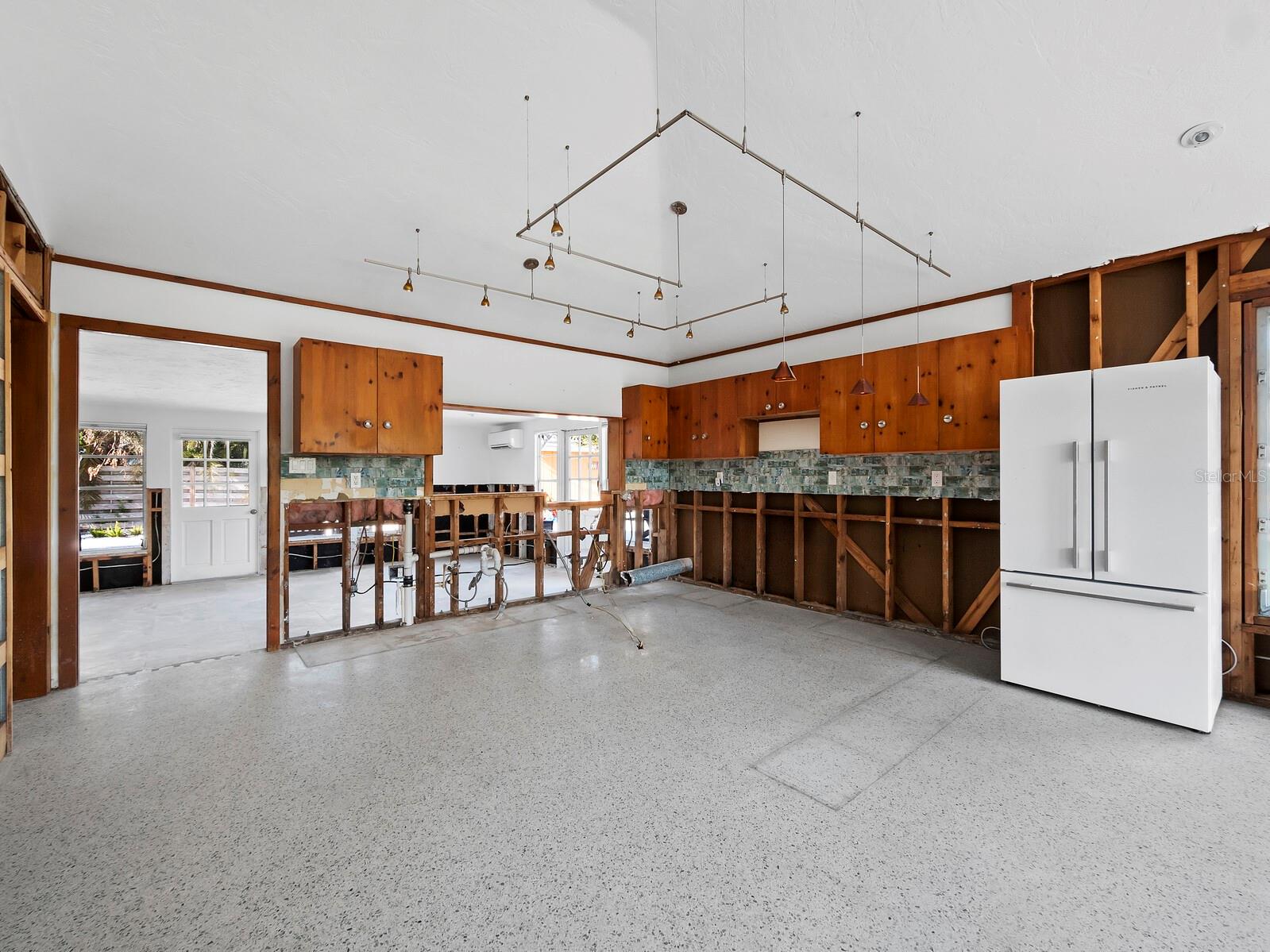 711 RUSSELL ST, LONGBOAT KEY, FL, 34228