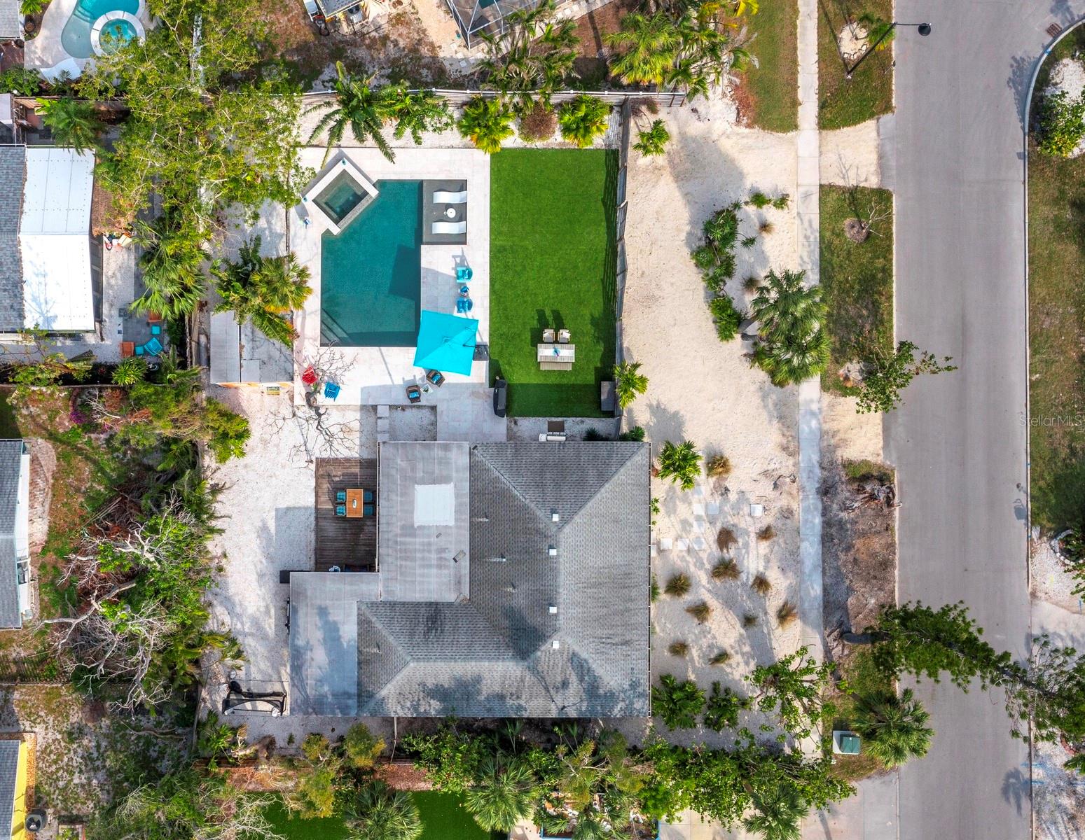 711 RUSSELL ST, LONGBOAT KEY, FL, 34228