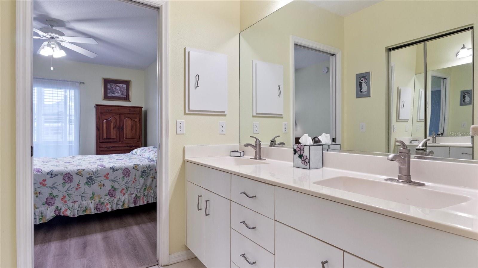 400 LAUREL LAKE DR #105, VENICE, FL, 34292
