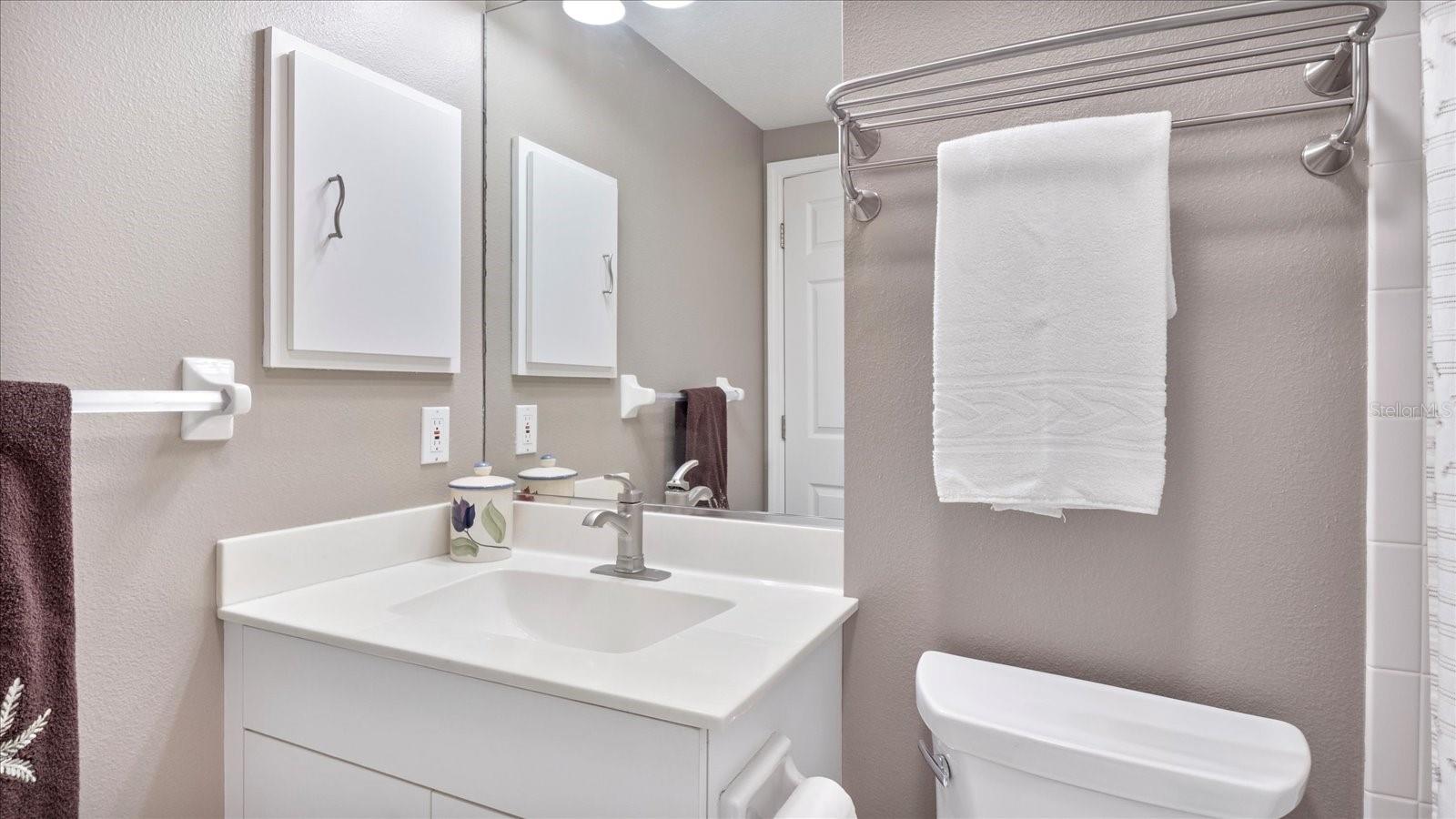 400 LAUREL LAKE DR #105, VENICE, FL, 34292