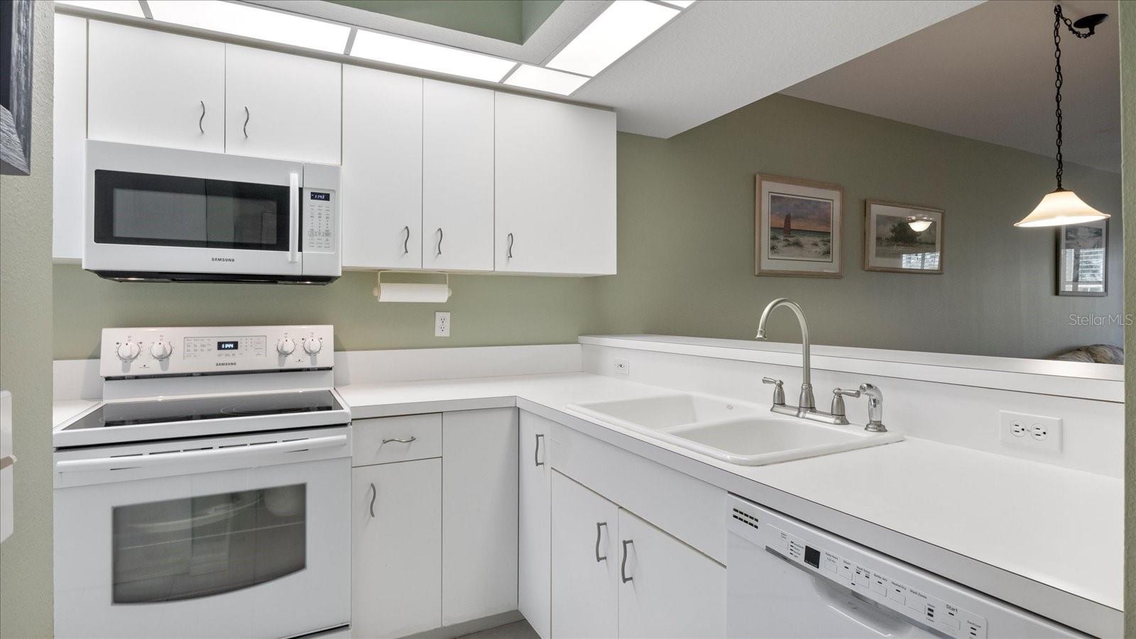 400 LAUREL LAKE DR #105, VENICE, FL, 34292