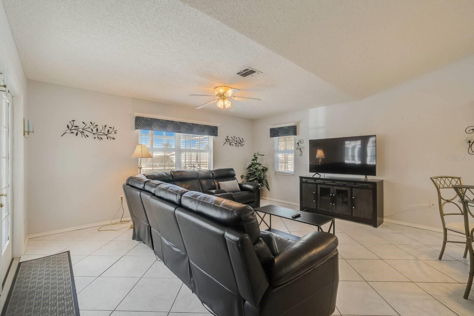 6607 39TH AVENUE CIR W, BRADENTON, FL, 34209