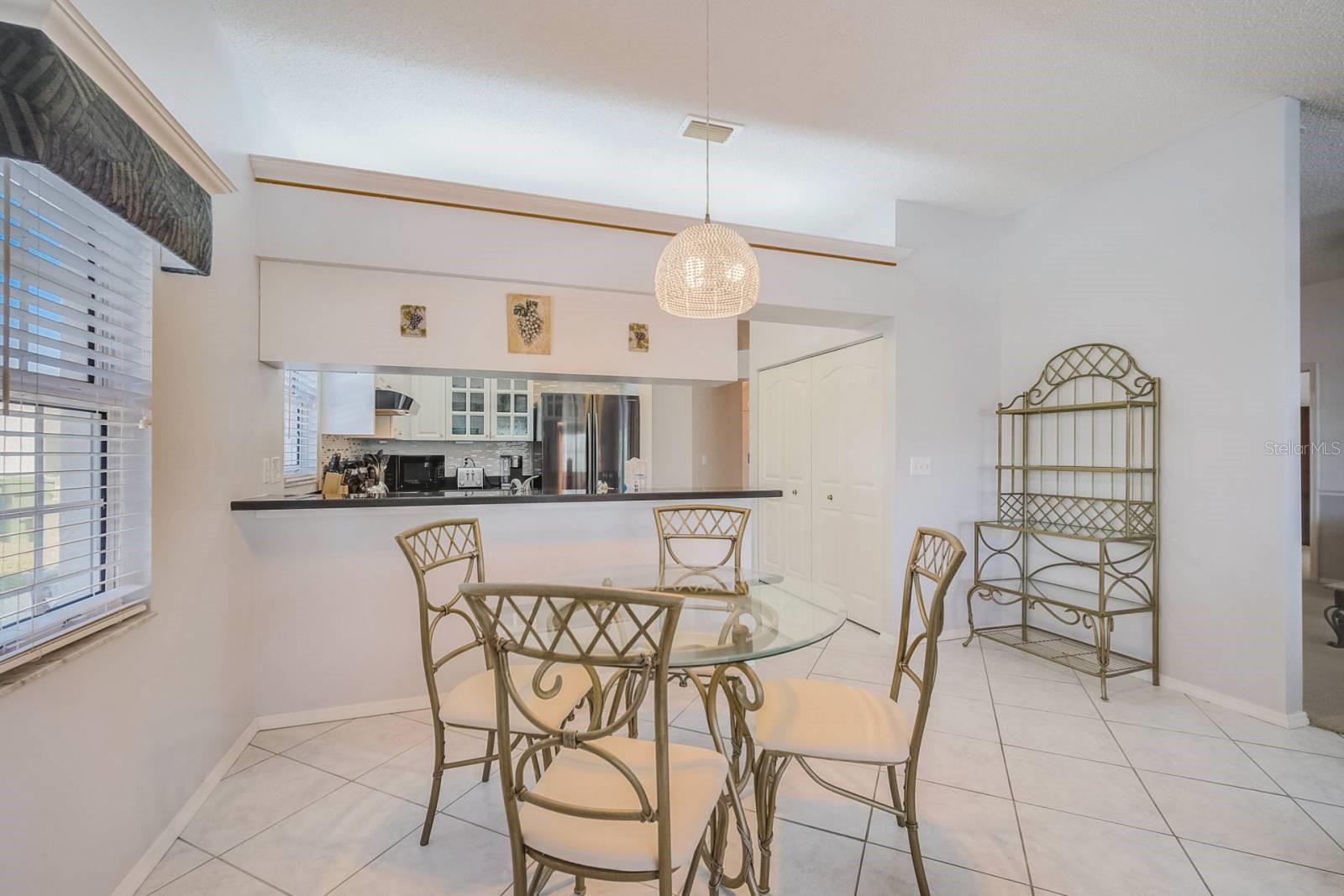 6607 39TH AVENUE CIR W, BRADENTON, FL, 34209