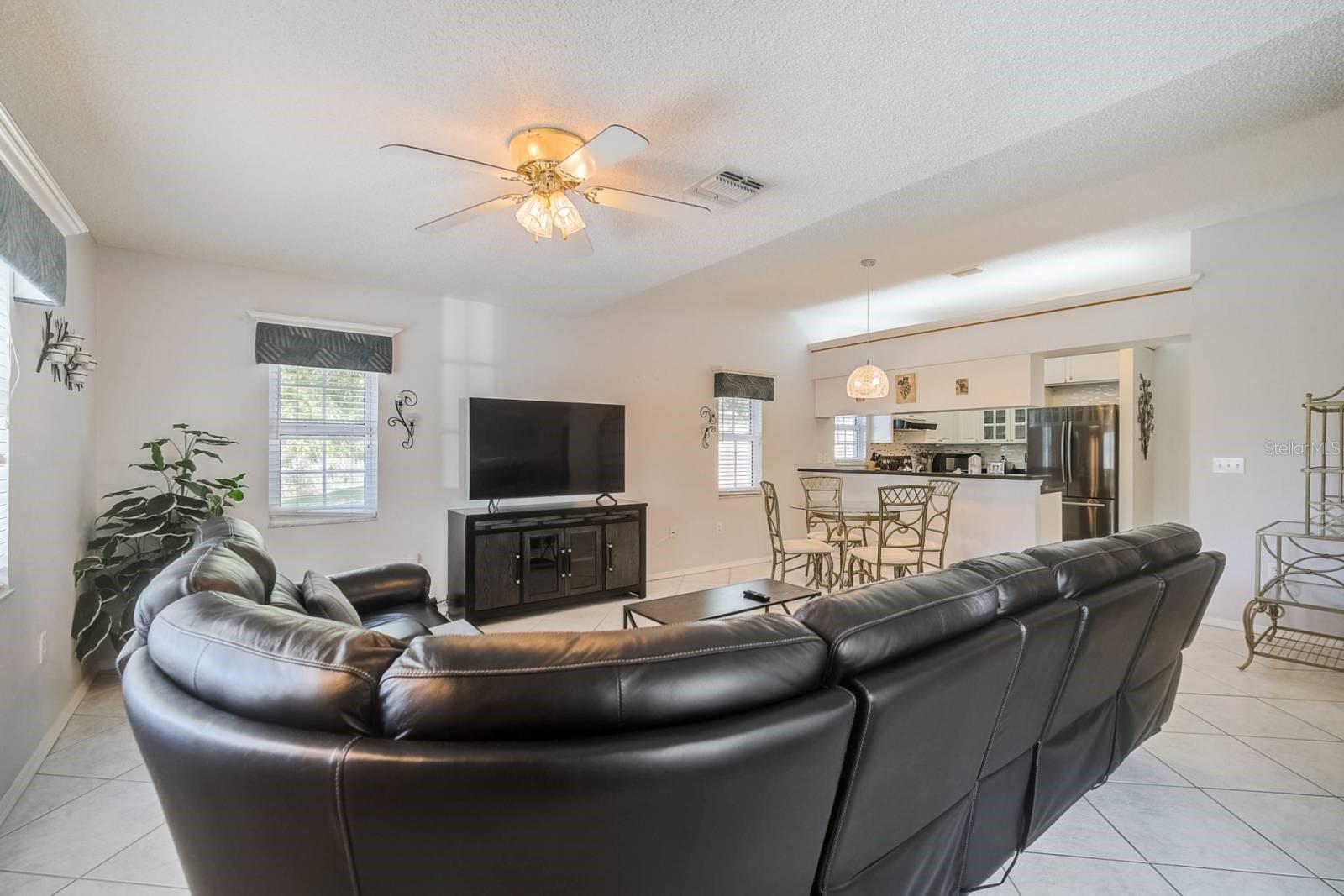 6607 39TH AVENUE CIR W, BRADENTON, FL, 34209