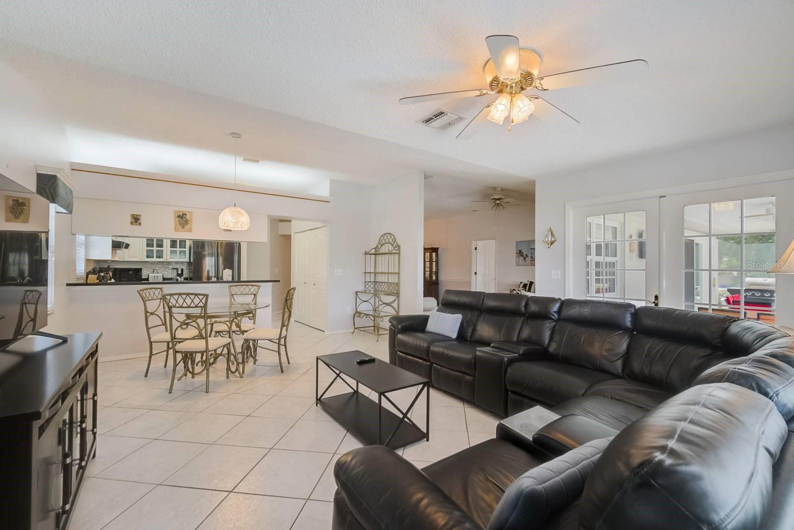 6607 39TH AVENUE CIR W, BRADENTON, FL, 34209