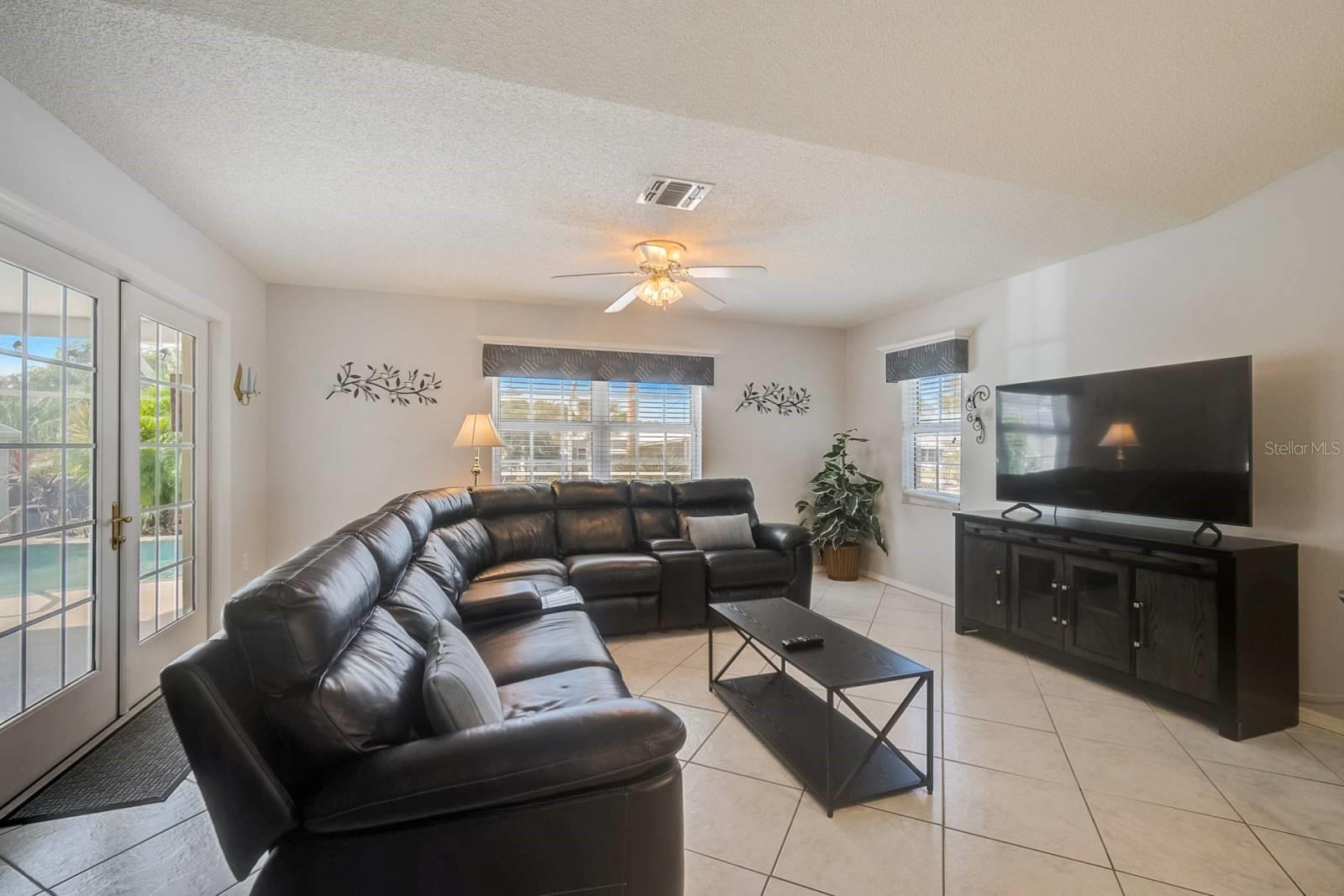 6607 39TH AVENUE CIR W, BRADENTON, FL, 34209