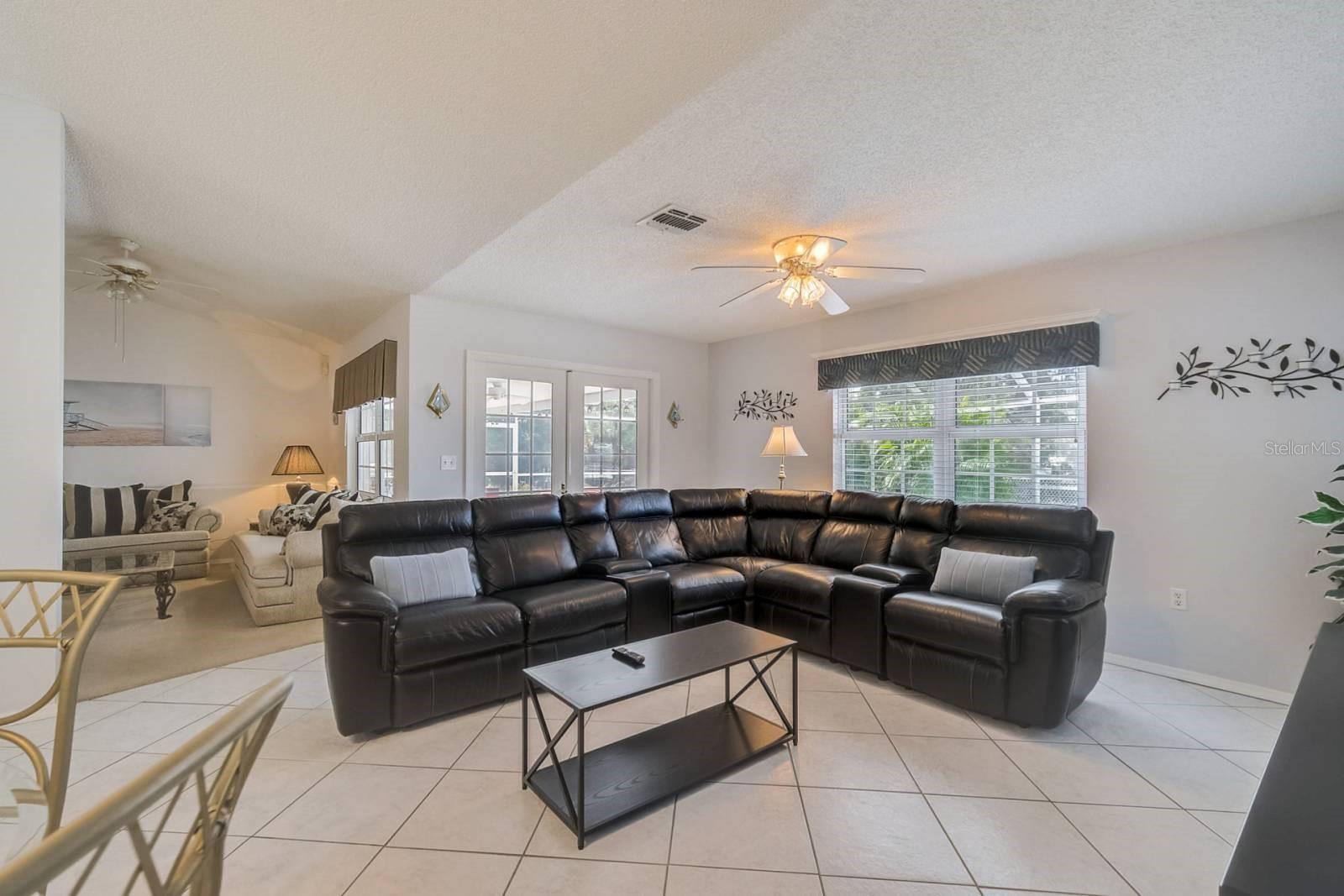 6607 39TH AVENUE CIR W, BRADENTON, FL, 34209